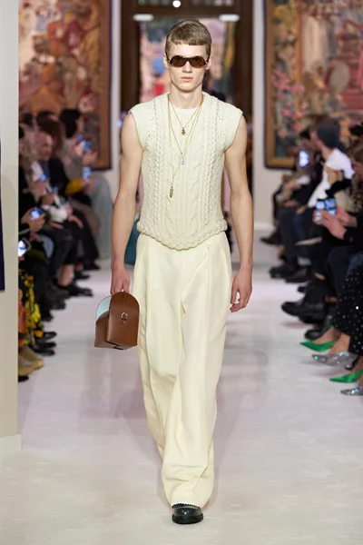 Look 30
